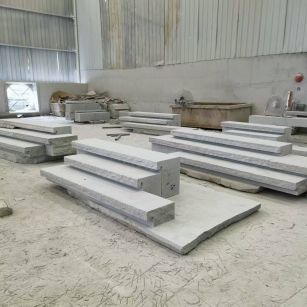 湘潭 整石台阶（大面火烧+侧面自然面），出货前厂内拼装