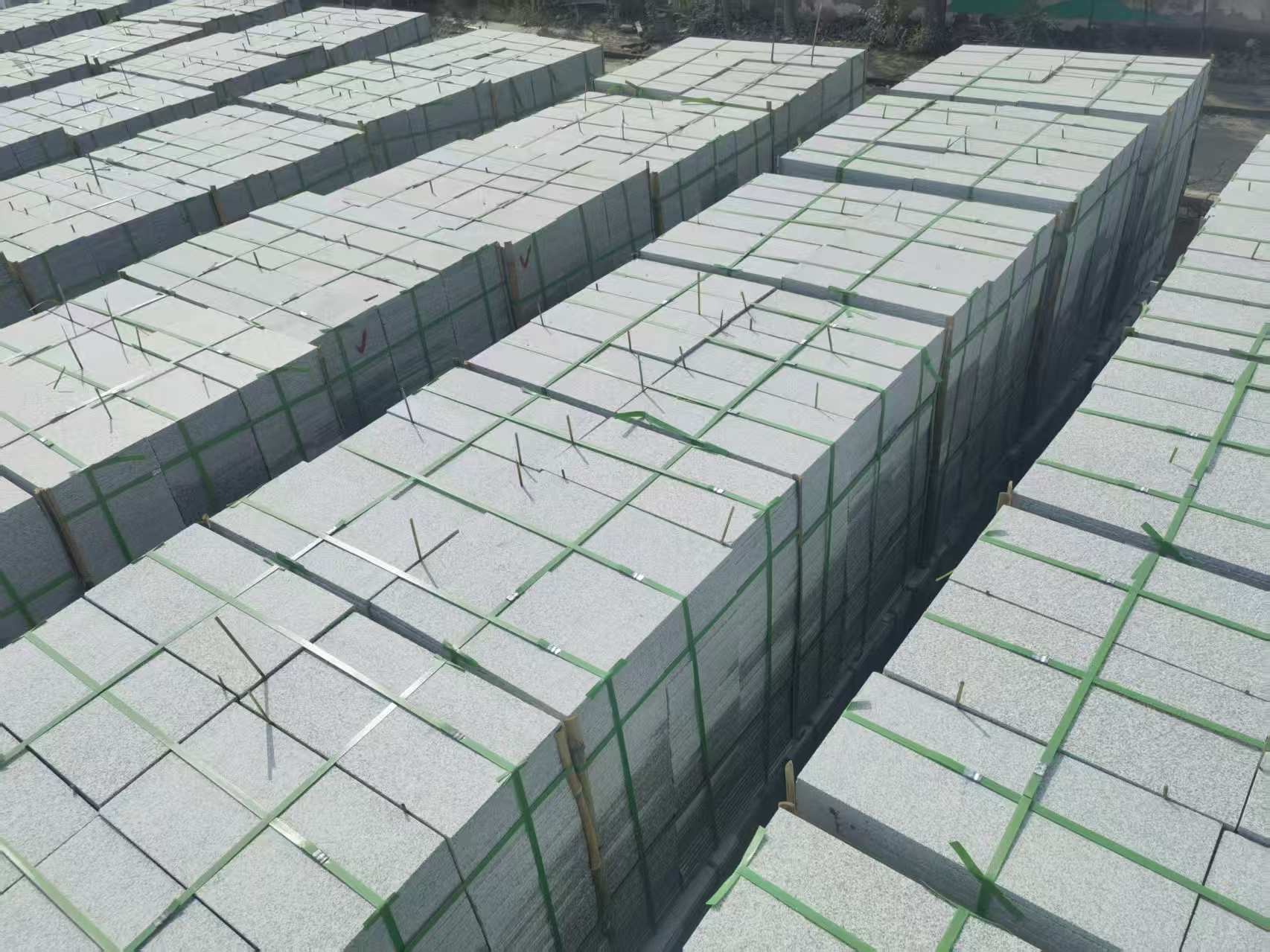 湘潭 芝麻白1.8公分火烧300*600地铺，清仓大甩卖