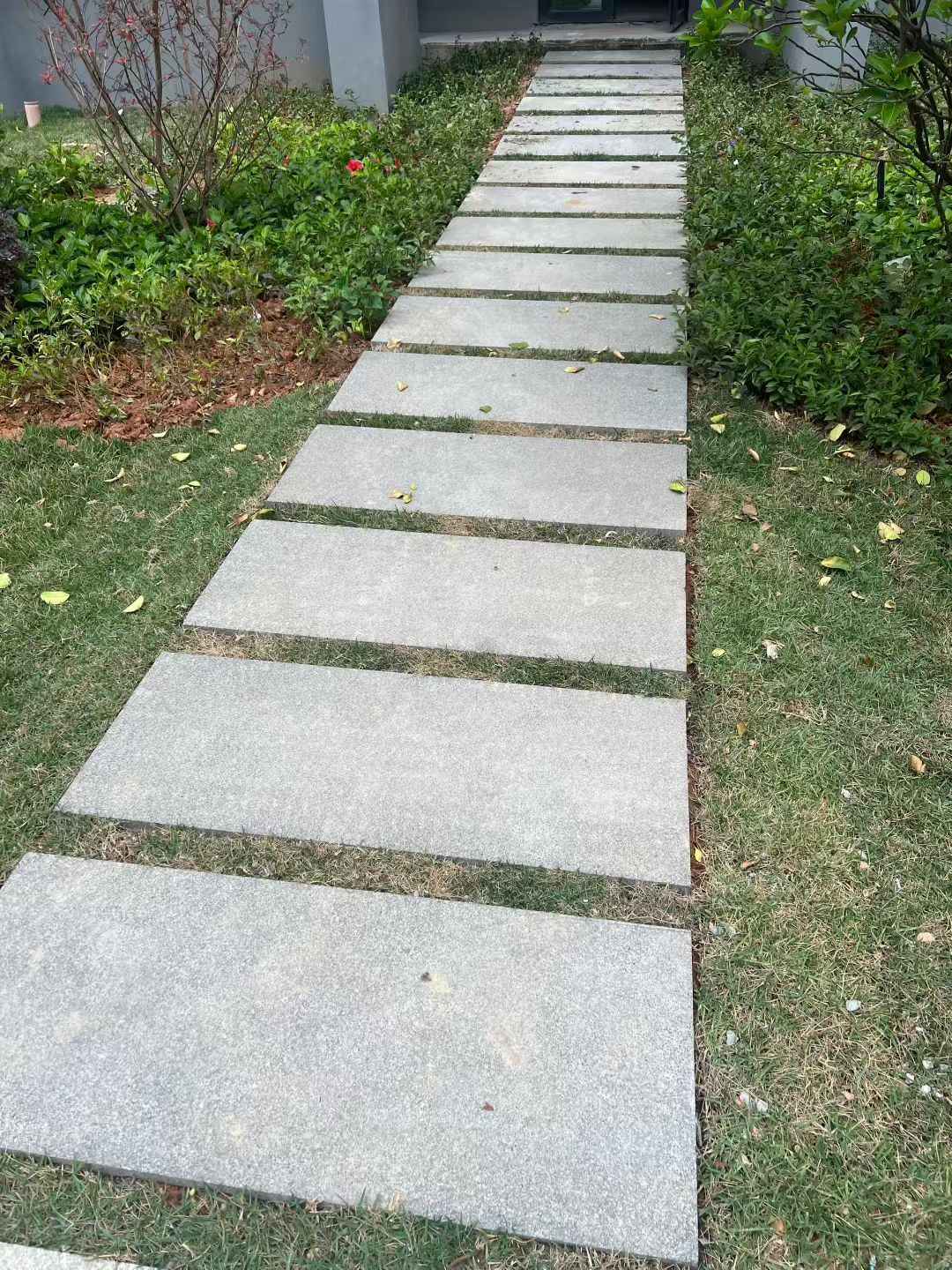湘潭 芝麻黑小区踏步、汀步石铺装效果